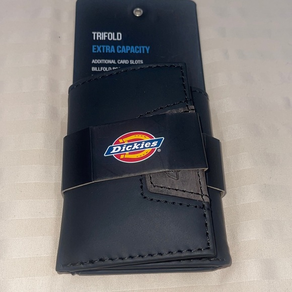 ❤️NEW!!!❤️ Dickies Trifold Extra Capacity ADDITIONAL CARD SLOTS
BILLFOLD POCKET - Picture 3 of 8